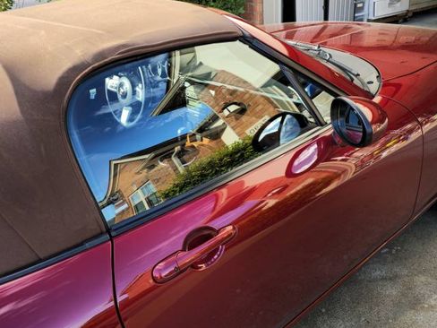 Used 2006 MAZDA MX-5 Miata Grand Touring w/ Premium Pkg RWD image 4