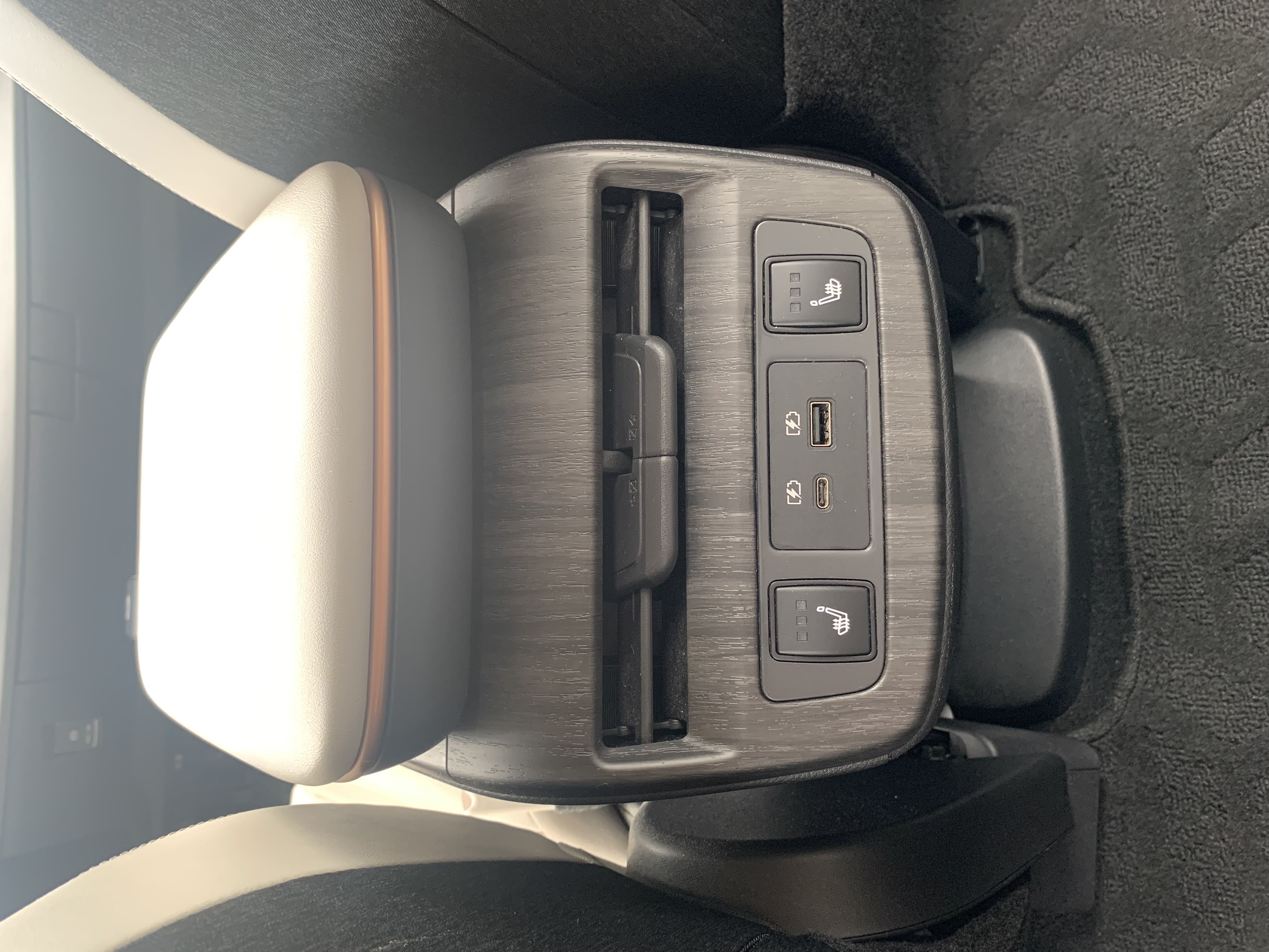 Used 2024 Nissan Ariya FWD image 13