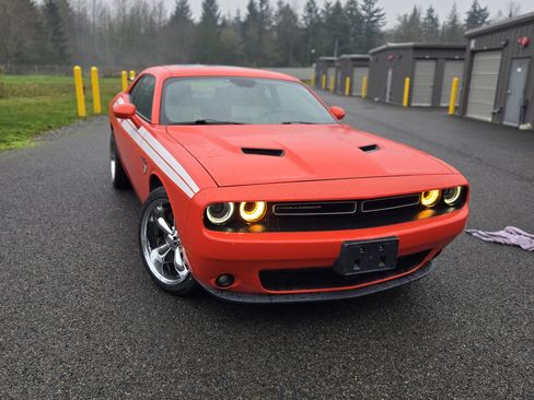 Used 2018 Dodge Challenger SXT Plus image 8