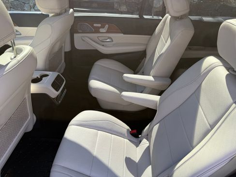 Used 2021 Mercedes-Benz GLS 450 4MATIC image 26