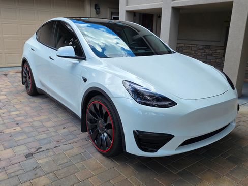 Used 2022 Tesla Model Y Performance image 10