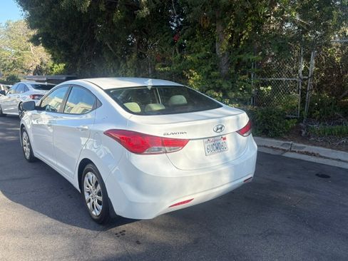 Used 2012 Hyundai Elantra GLS FWD image 9