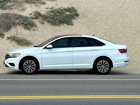 Used 2019 Volkswagen Jetta SE FWD image 4