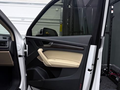 Used 2018 Audi Q5 Prestige w/ Prestige Package image 9