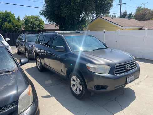 Used 2010 Toyota Highlander 2WD image 2