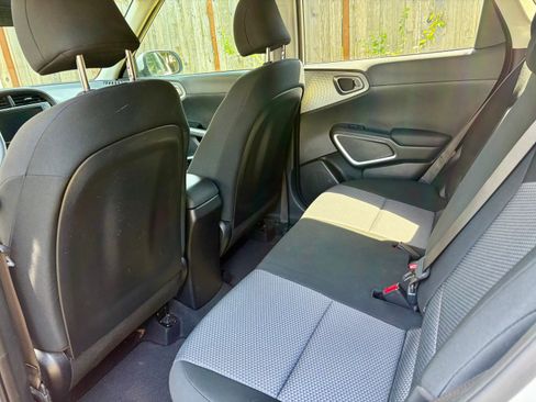 Used 2023 Kia Soul LX FWD image 5