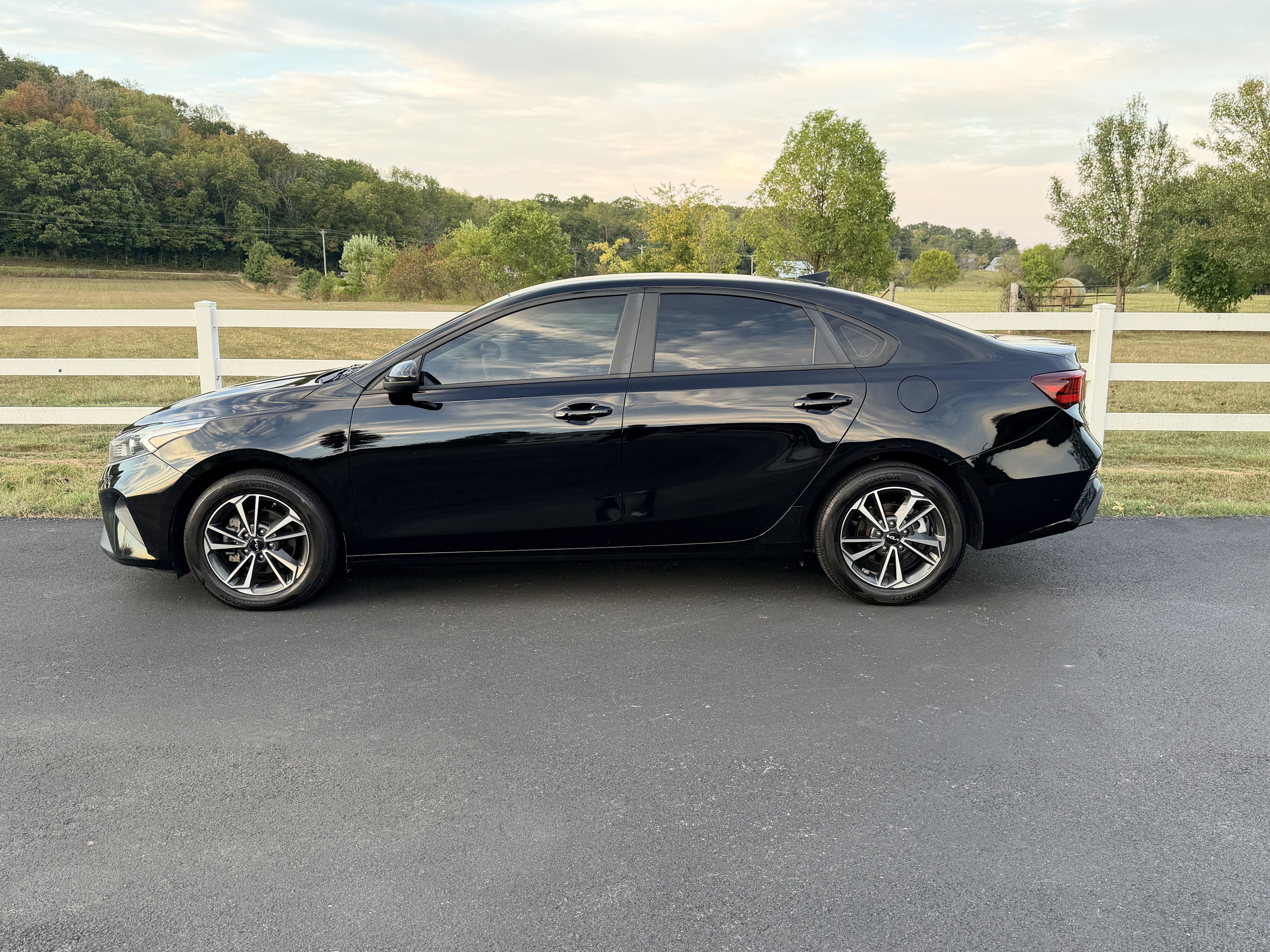 Used 2022 Kia Forte LXS FWD image 8