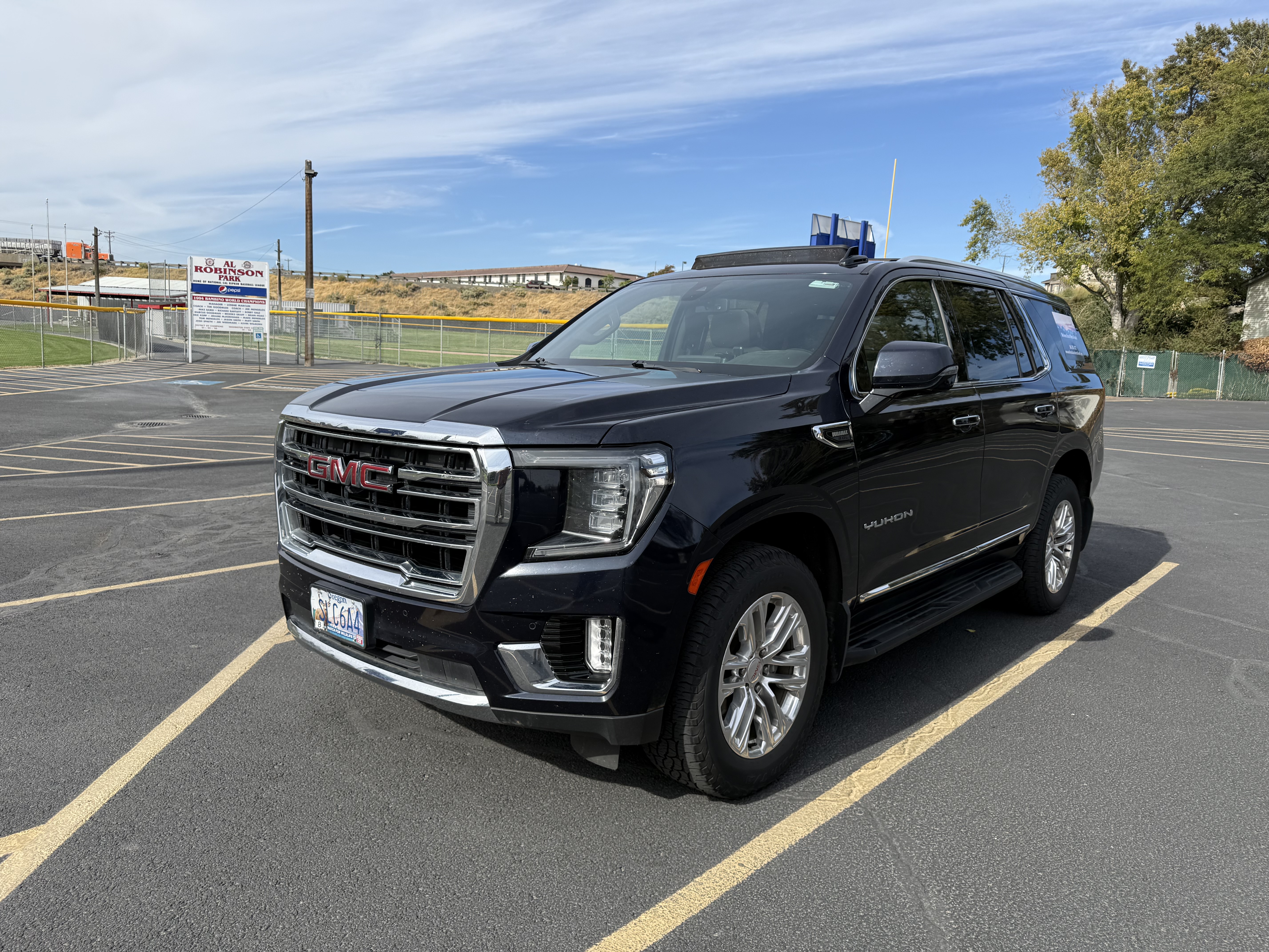 Used 2022 GMC Yukon SLT w/ SLT Premium Package AWD/4WD image 1