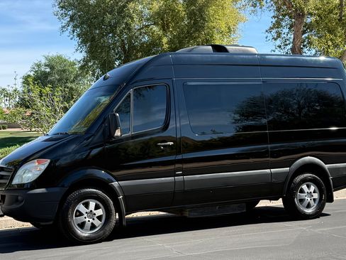 Used 2011 Mercedes-Benz Sprinter 2500 image 2