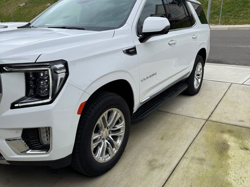 Used 2024 GMC Yukon SLT w/ SLT Premium Package image 4