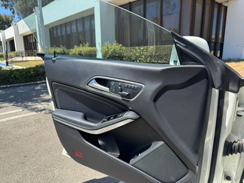 Used 2014 Mercedes-Benz CLA 250 image 11