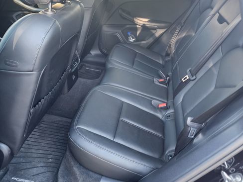 Used 2023 Porsche Macan image 16