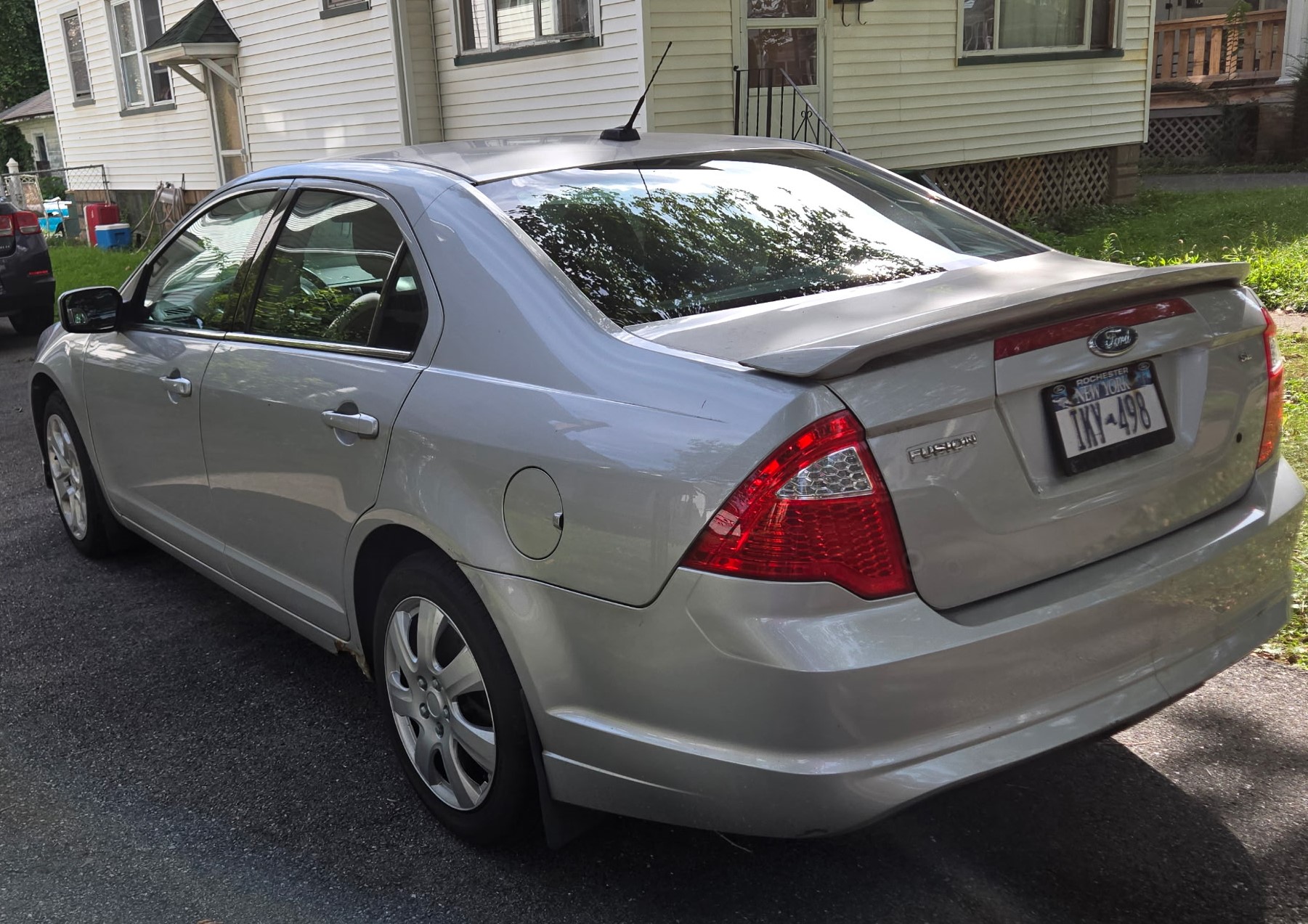 Used 2010 Ford Fusion SE FWD image 5