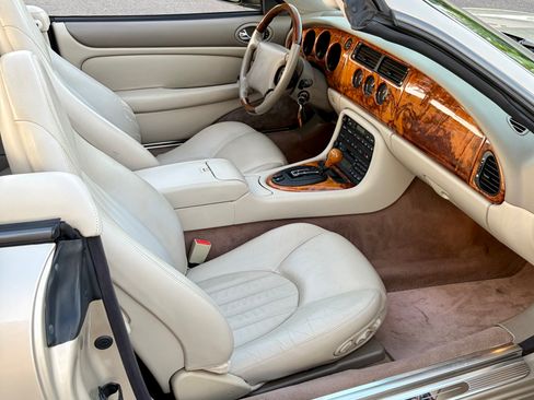 Used 1999 Jaguar XK8 Convertible RWD image 22