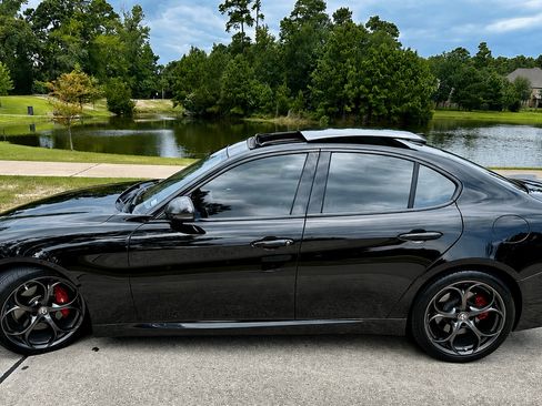 Used 2018 Alfa Romeo Giulia Ti Sport w/ Quick Order Package 22U Sport RWD image 5