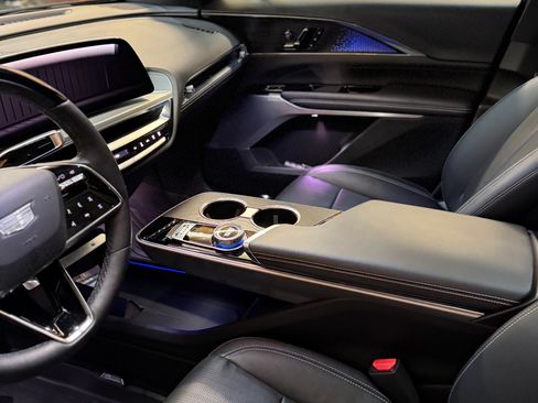 Used 2023 Cadillac Lyriq 2WD image 12