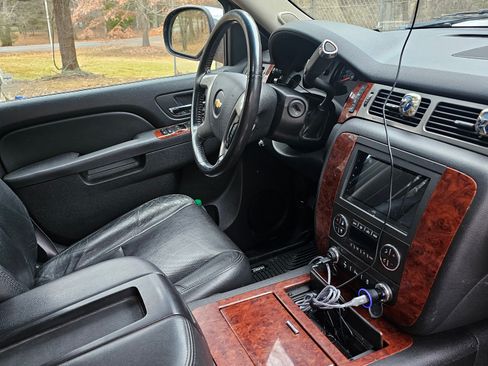 Used 2013 Chevrolet Tahoe LTZ image 14