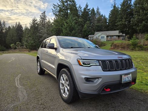 Used 2019 Jeep Grand Cherokee Trailhawk w/ Trailhawk Luxury Group image 4