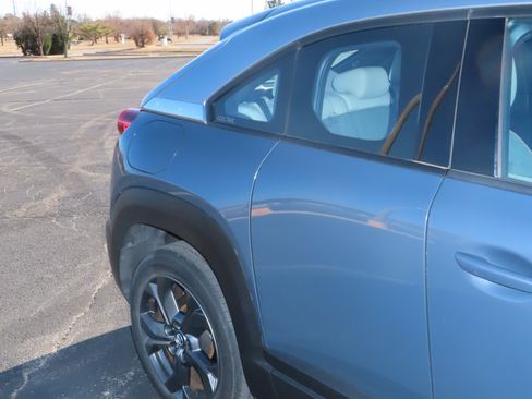 Used 2022 MAZDA MX-30 Electric w/ Premium Plus Pkg image 18