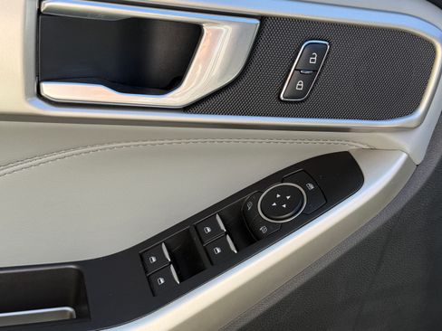 Used 2022 Ford Explorer XLT w/ Equipment Group 202A image 24