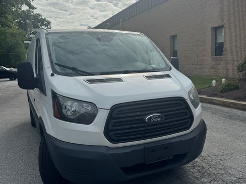 Used 2017 Ford Transit 250 130 Low Roof RWD image 1