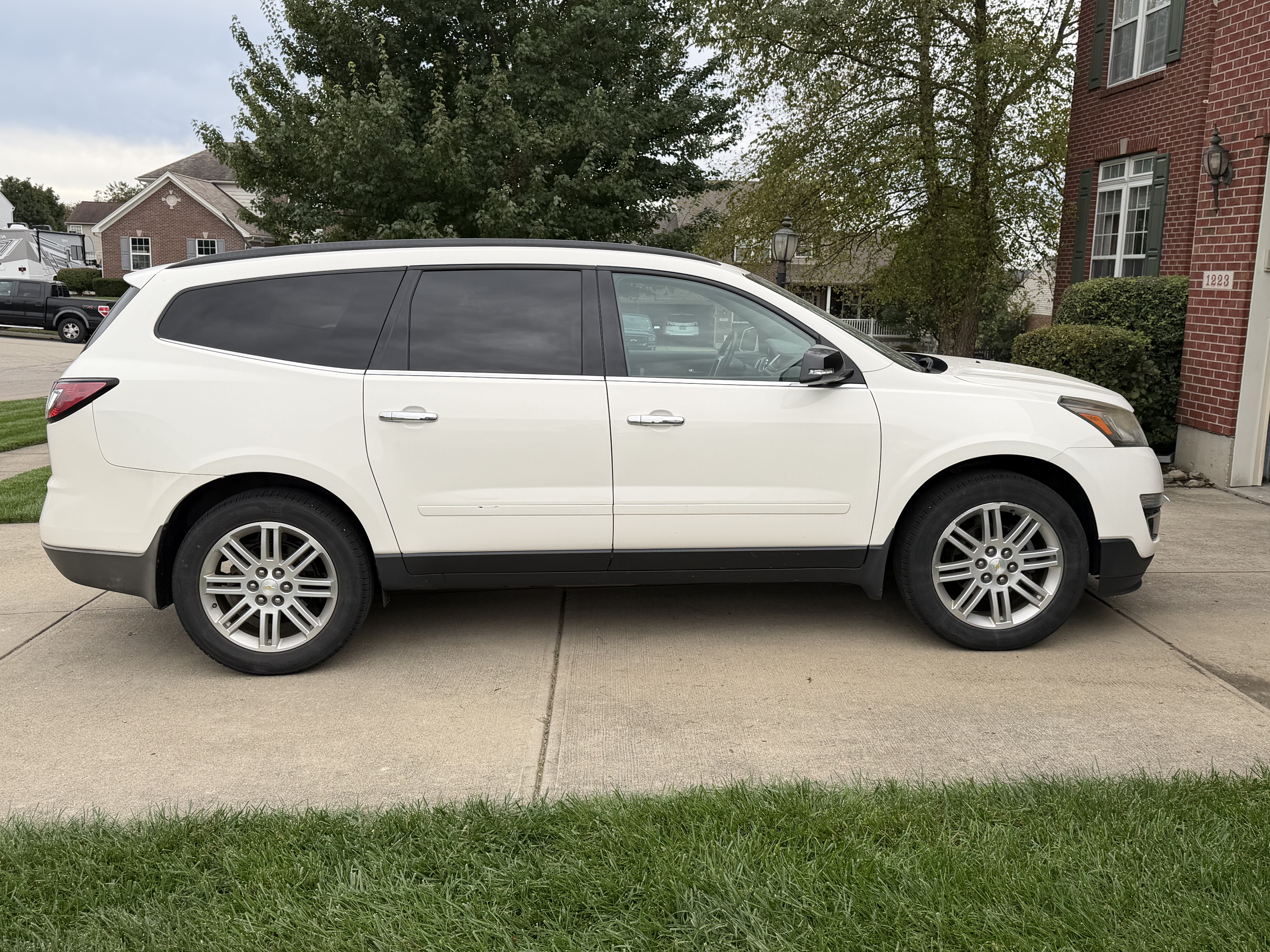 Used 2015 Chevrolet Traverse LT w/ Style and Technology Package FWD image 5