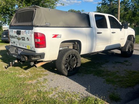 Used 2011 Chevrolet Silverado 2500 LT w/ Interior Plus Package AWD/4WD image 2