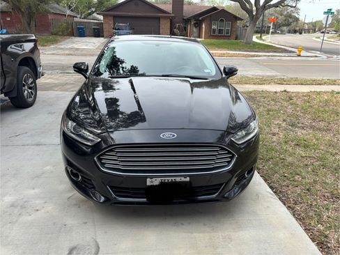 Used 2015 Ford Fusion Titanium image 2