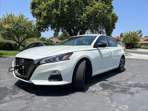 Used 2020 Nissan Altima 2.5 SR w/ Premium Package FWD image 1