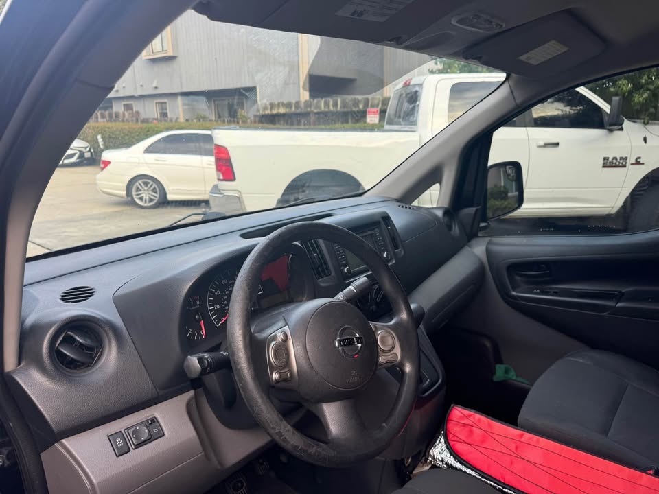 Used 2013 Nissan NV200 SV w/ Technology Pkg FWD image 14