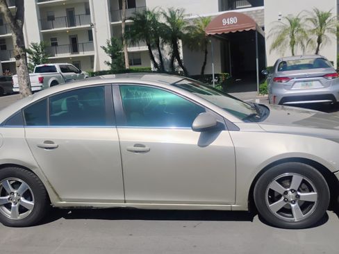 Used 2014 Chevrolet Cruze LT FWD image 2