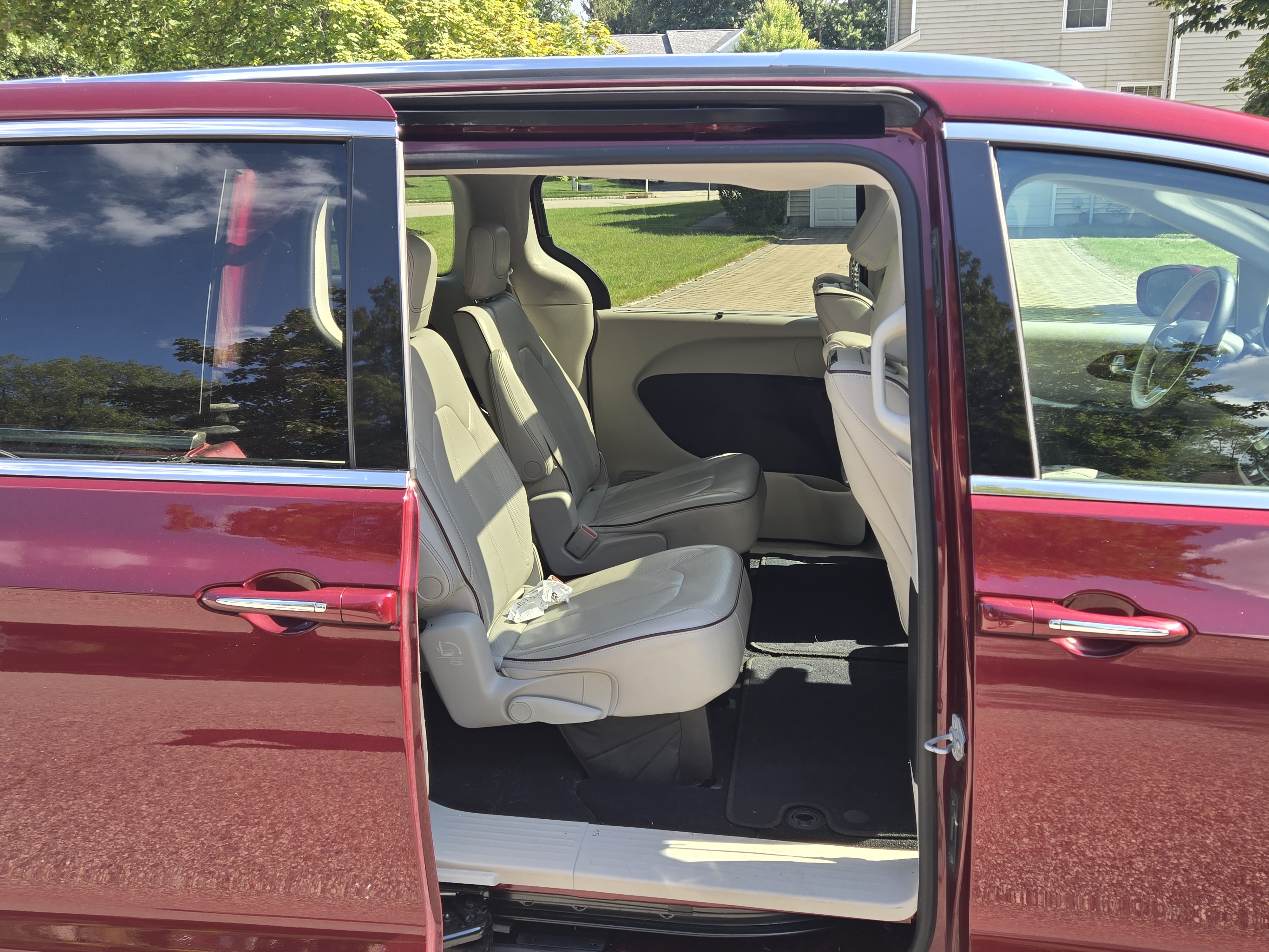 Used 2017 Chrysler Pacifica Limited FWD image 8