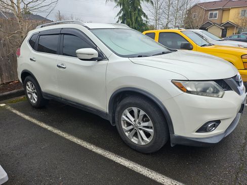 Used 2015 Nissan Rogue SV image 4
