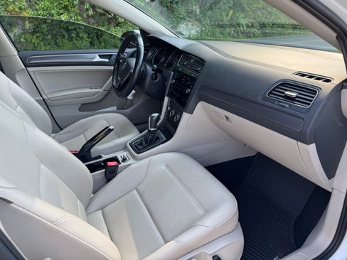 Used 2018 Volkswagen Golf SE FWD image 13
