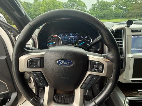 Used 2017 Ford F250 Platinum w/ Platinum Ultimate Package image 8