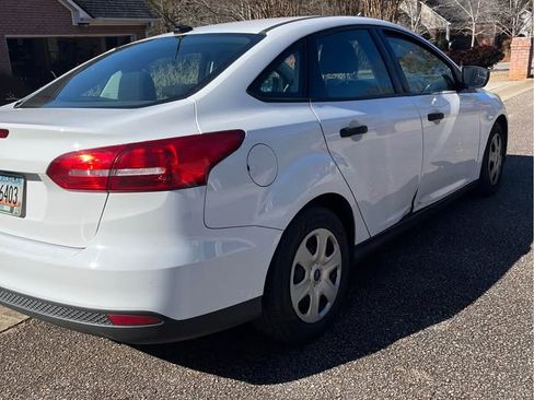 Used 2017 Ford Focus S image 10