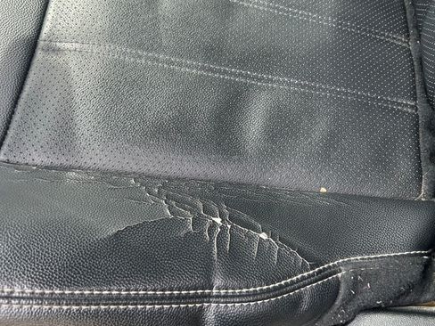 Used 2016 Chrysler Town & Country Touring-L image 22