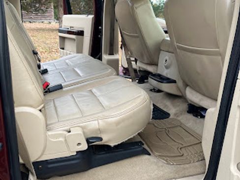 Used 2010 Ford F250 Lariat image 16