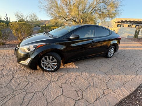Used 2015 Hyundai Elantra SE w/ Option Group 02 FWD image 4