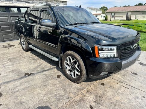 Used 2009 Chevrolet Avalanche LT AWD/4WD image 2