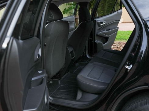 Used 2025 Chevrolet Trax LS w/ Driver Confidence Package FWD image 9