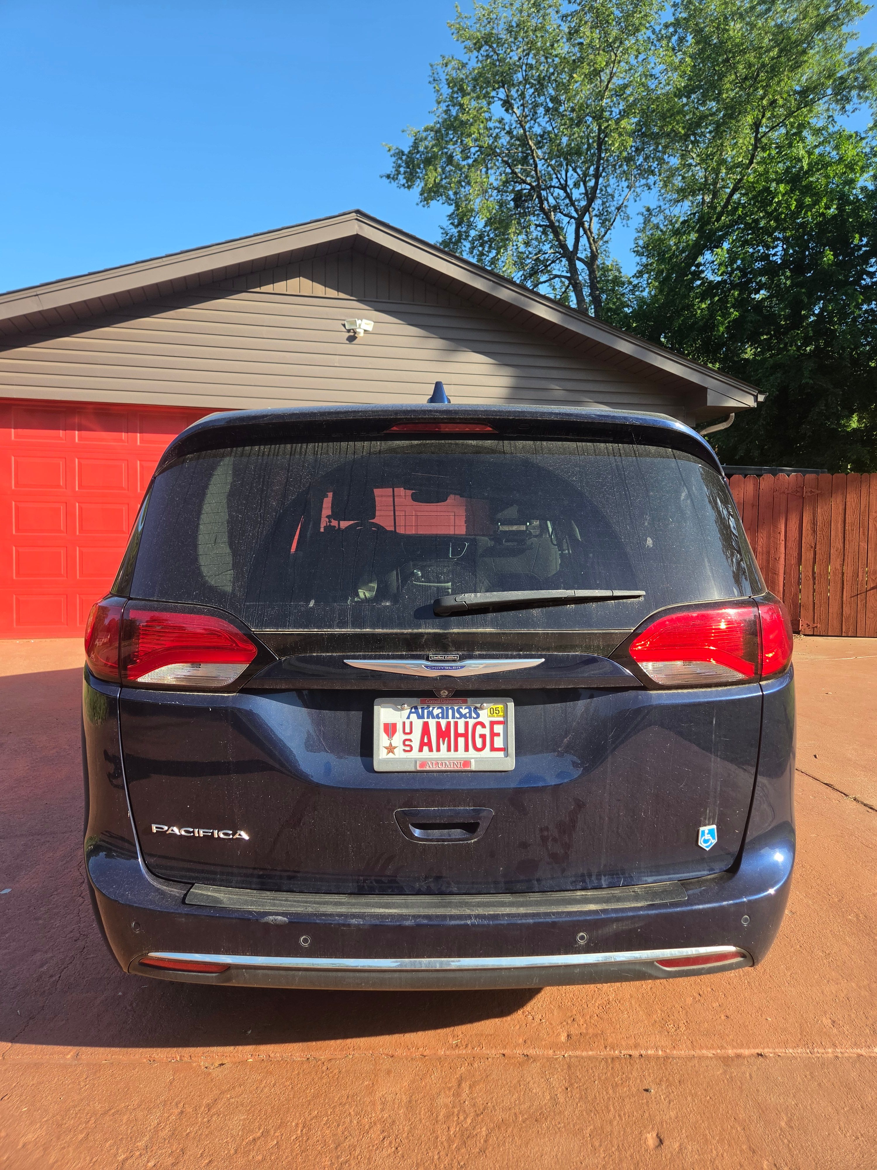 Used 2020 Chrysler Pacifica Touring w/ Advanced Safetytec Group FWD image 11