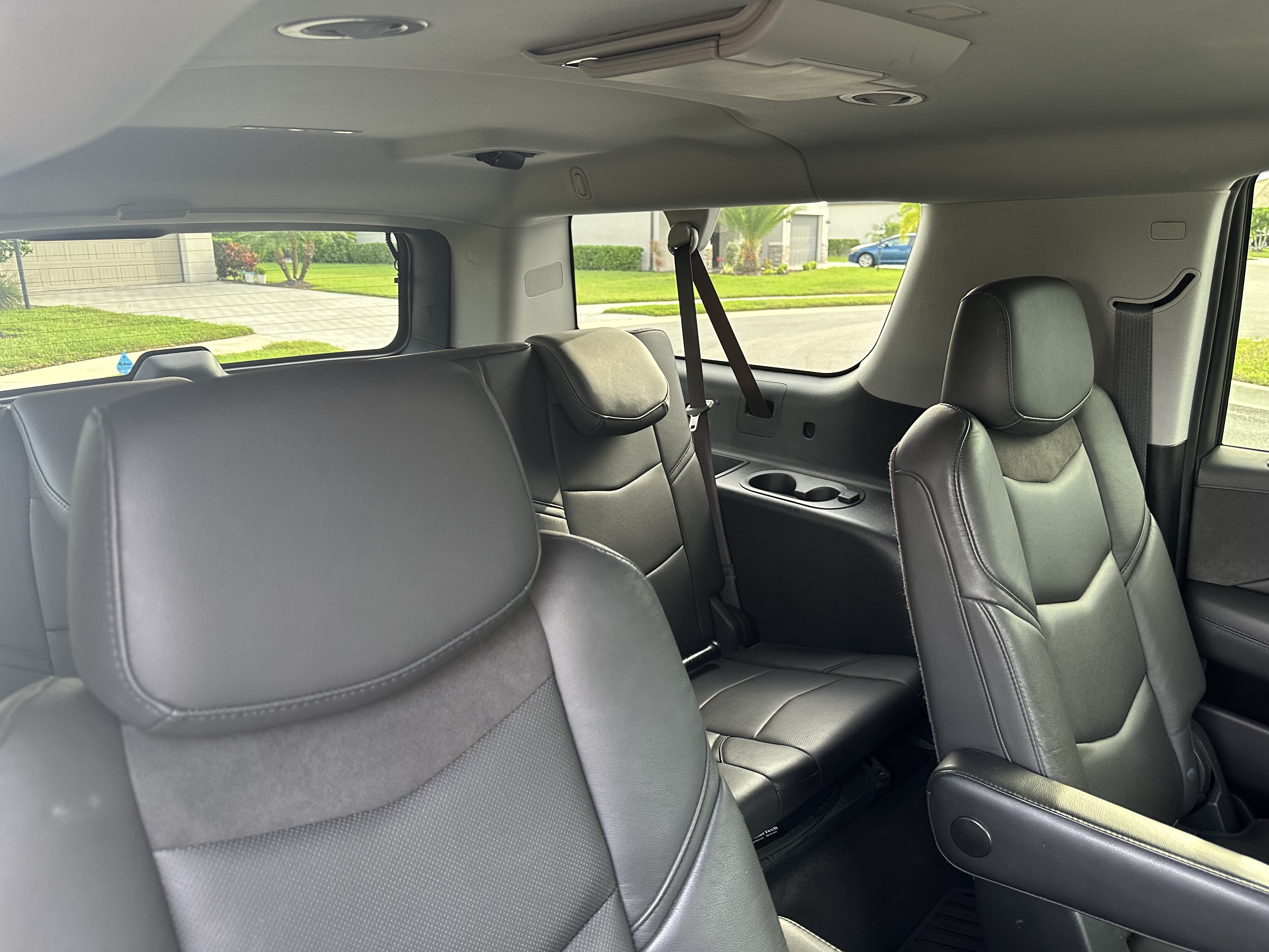 Used 2019 Cadillac Escalade ESV Premium Luxury RWD image 6