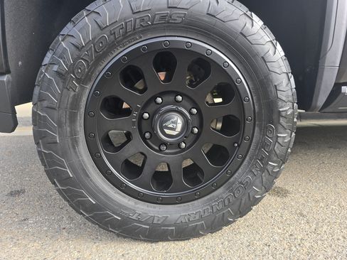 Used 2021 GMC Sierra 2500 Denali w/ Denali Black Diamond Edition image 23