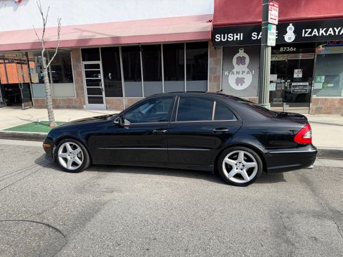 Used 2009 Mercedes-Benz E 350 Sedan image 14