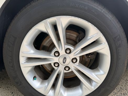 Used 2013 Ford Taurus SEL FWD image 18