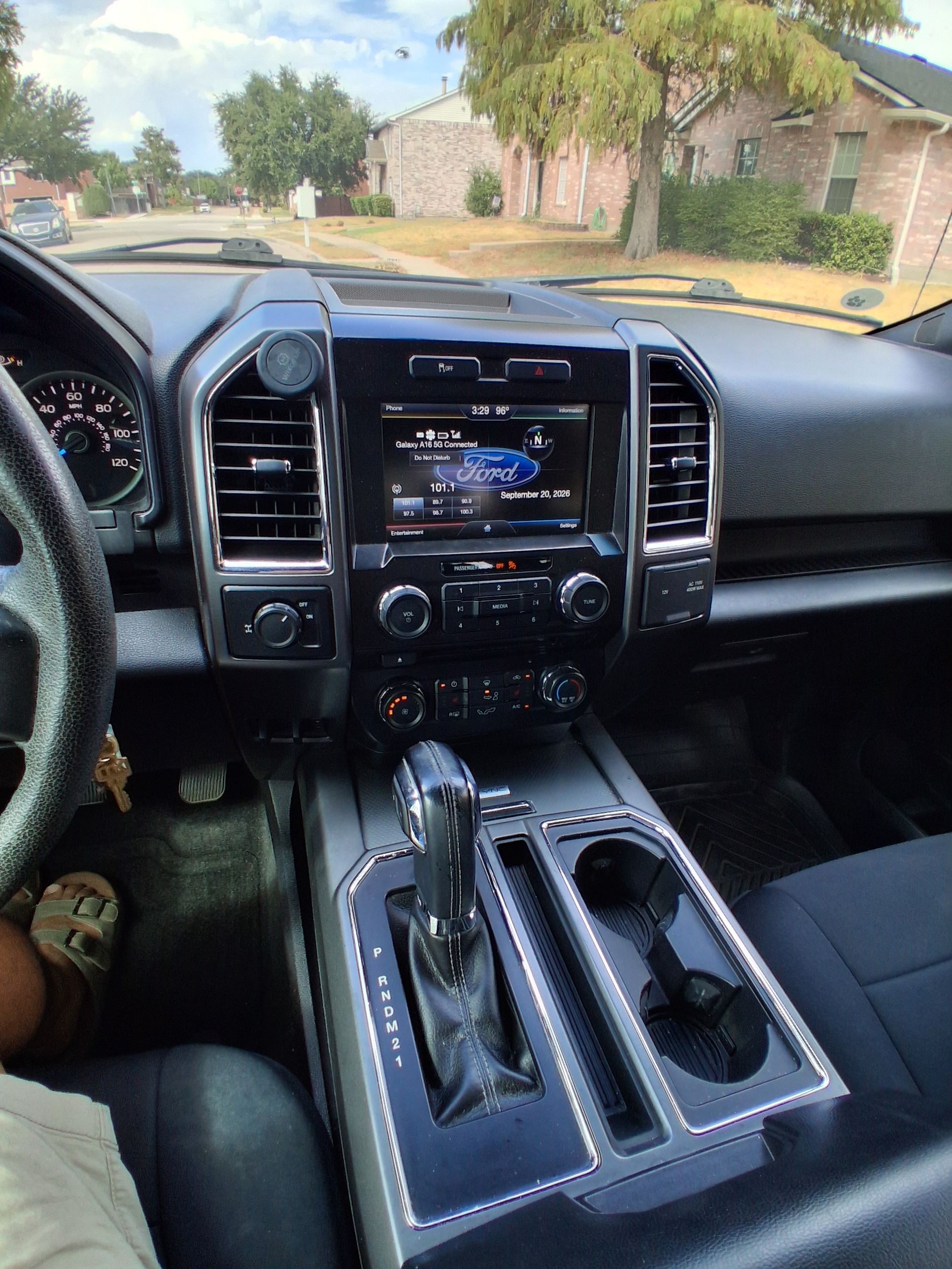 Used 2015 Ford F150 XLT w/ Equipment Group 302A Luxury RWD image 10