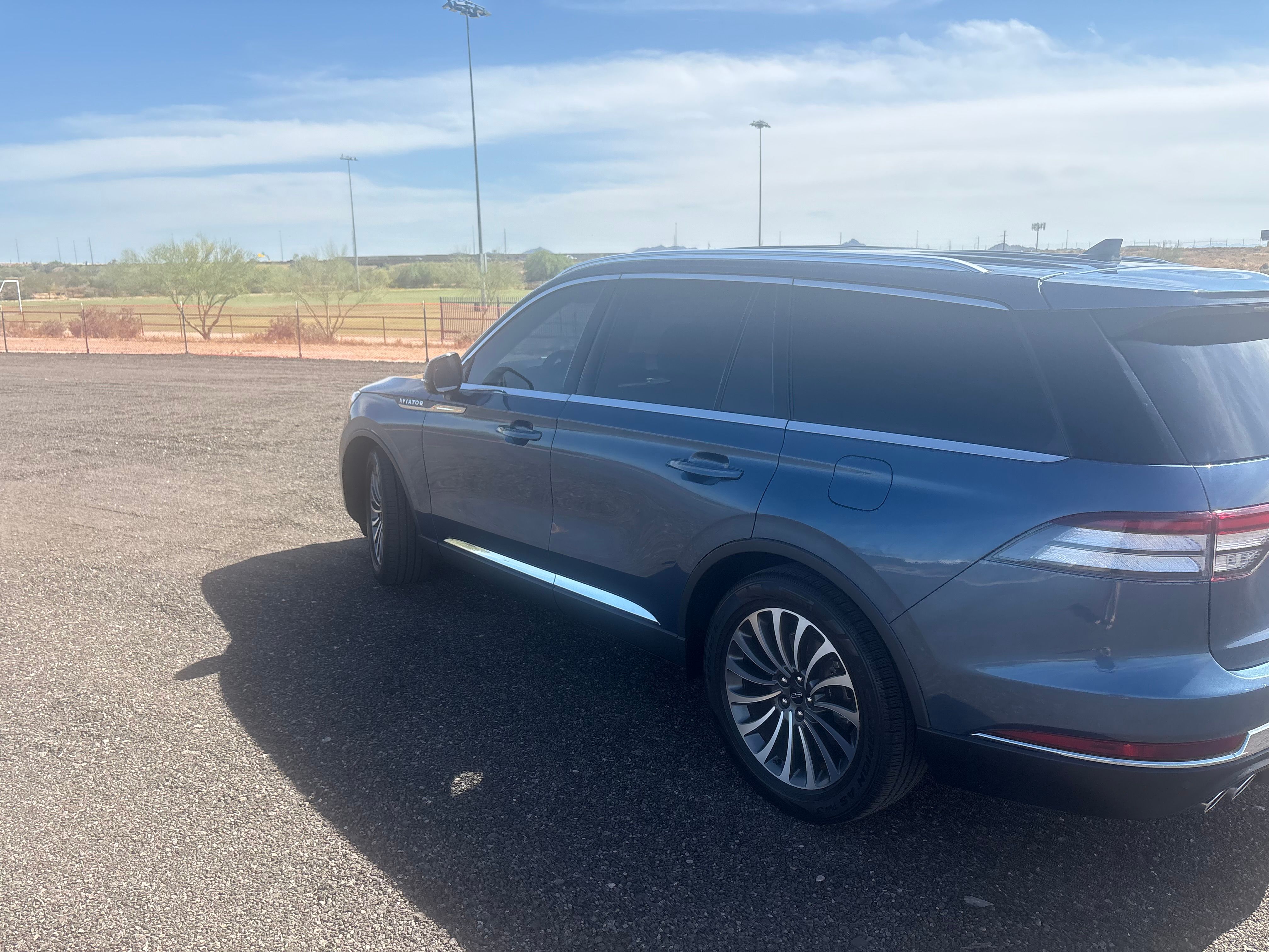 Used 2020 Lincoln Aviator Reserve w/ Class IV Trailer Tow Package RWD image 9