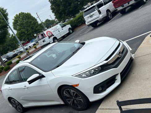 Used 2017 Honda Civic EX-L image 3