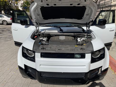 Used 2023 Land Rover Defender 110 image 30